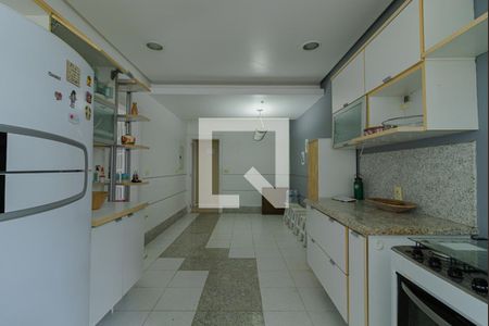 Casa de condomínio à venda com 440m², 4 quartos e 4 vagas Casa de condomínio à venda com 440m², 4 quartos e 4 vagasCozinha