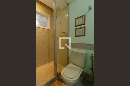 Casa de condomínio à venda com 440m², 4 quartos e 4 vagas Casa de condomínio à venda com 440m², 4 quartos e 4 vagasBanheiro Quarto 2