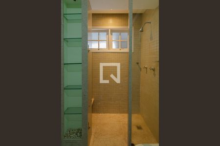 Casa de condomínio à venda com 440m², 4 quartos e 4 vagas Casa de condomínio à venda com 440m², 4 quartos e 4 vagasBanheiro Quarto 2