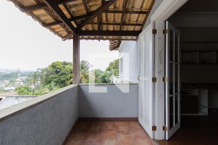 Casa de condomínio à venda com 440m², 4 quartos e 4 vagas Casa de condomínio à venda com 440m², 4 quartos e 4 vagasVaranda Quarto 1