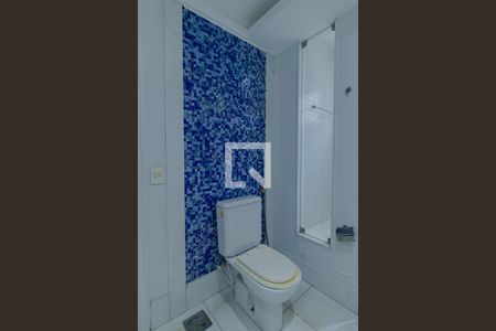 Casa de condomínio à venda com 440m², 4 quartos e 4 vagas Casa de condomínio à venda com 440m², 4 quartos e 4 vagasBanheiro Quarto 4