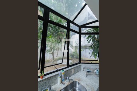 Casa de condomínio à venda com 440m², 4 quartos e 4 vagas Casa de condomínio à venda com 440m², 4 quartos e 4 vagasCozinha