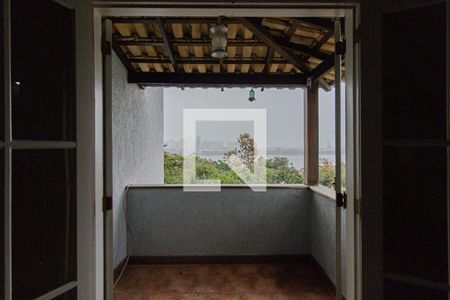 Casa de condomínio à venda com 440m², 4 quartos e 4 vagas Casa de condomínio à venda com 440m², 4 quartos e 4 vagasVaranda Quarto 2