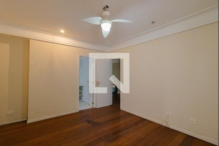 Casa de condomínio à venda com 440m², 4 quartos e 4 vagas Casa de condomínio à venda com 440m², 4 quartos e 4 vagasQuarto 4