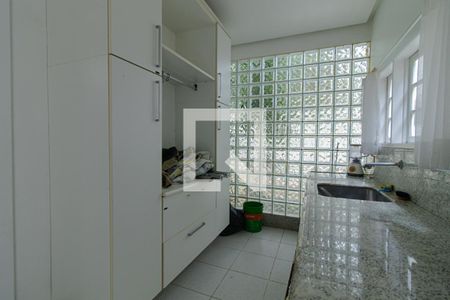 Casa de condomínio à venda com 440m², 4 quartos e 4 vagas Casa de condomínio à venda com 440m², 4 quartos e 4 vagasÁrea de Serviço