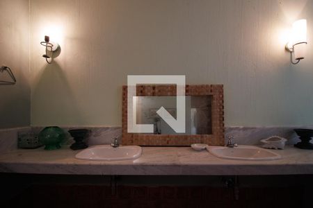 Casa de condomínio à venda com 440m², 4 quartos e 4 vagas Casa de condomínio à venda com 440m², 4 quartos e 4 vagasHidromassagem