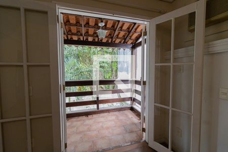 Casa de condomínio à venda com 440m², 4 quartos e 4 vagas Casa de condomínio à venda com 440m², 4 quartos e 4 vagasVaranda Quarto 4