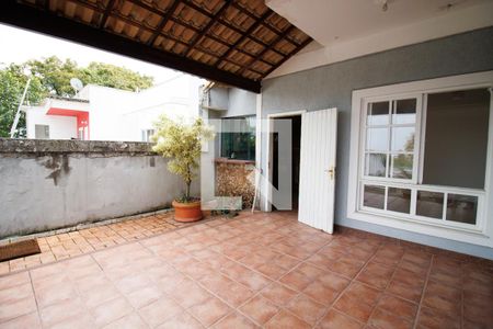 Casa de condomínio à venda com 440m², 4 quartos e 4 vagas Casa de condomínio à venda com 440m², 4 quartos e 4 vagasÁrea Externa