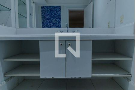 Casa de condomínio à venda com 440m², 4 quartos e 4 vagas Casa de condomínio à venda com 440m², 4 quartos e 4 vagasBanheiro Quarto 4