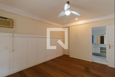 Casa de condomínio à venda com 440m², 4 quartos e 4 vagas Casa de condomínio à venda com 440m², 4 quartos e 4 vagasQuarto 4