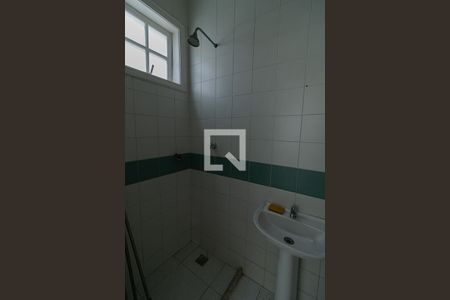 Casa de condomínio à venda com 440m², 4 quartos e 4 vagas Casa de condomínio à venda com 440m², 4 quartos e 4 vagasBanheiro de serviço