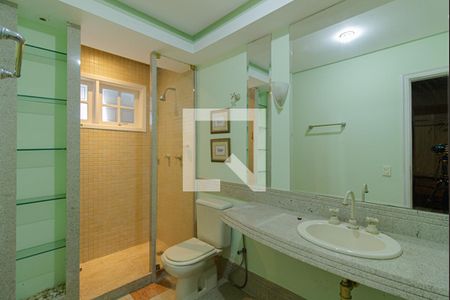 Casa de condomínio à venda com 440m², 4 quartos e 4 vagas Casa de condomínio à venda com 440m², 4 quartos e 4 vagasBanheiro Quarto 2