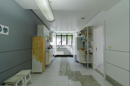 Casa de condomínio à venda com 440m², 4 quartos e 4 vagas Casa de condomínio à venda com 440m², 4 quartos e 4 vagasCozinha