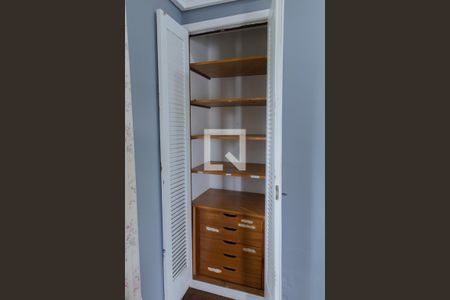 Casa de condomínio à venda com 440m², 4 quartos e 4 vagas Casa de condomínio à venda com 440m², 4 quartos e 4 vagasQuarto 3