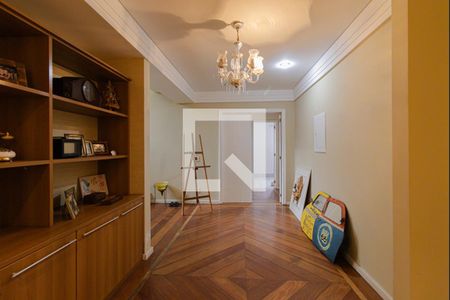 Casa de condomínio à venda com 440m², 4 quartos e 4 vagas Casa de condomínio à venda com 440m², 4 quartos e 4 vagasCorredor