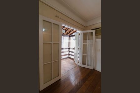 Casa de condomínio à venda com 440m², 4 quartos e 4 vagas Casa de condomínio à venda com 440m², 4 quartos e 4 vagasQuarto 4