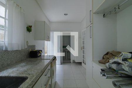 Casa de condomínio à venda com 440m², 4 quartos e 4 vagas Casa de condomínio à venda com 440m², 4 quartos e 4 vagasÁrea de Serviço