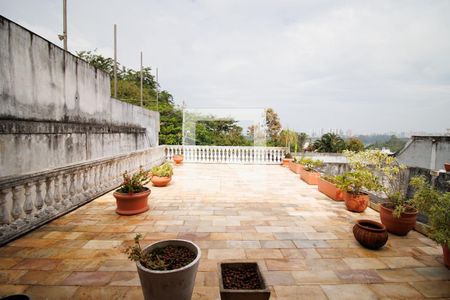 Casa de condomínio à venda com 440m², 4 quartos e 4 vagas Casa de condomínio à venda com 440m², 4 quartos e 4 vagasÁrea Externa