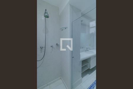 Casa de condomínio à venda com 440m², 4 quartos e 4 vagas Casa de condomínio à venda com 440m², 4 quartos e 4 vagasBanheiro Quarto 4