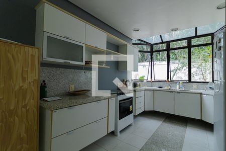 Casa de condomínio à venda com 440m², 4 quartos e 4 vagas Casa de condomínio à venda com 440m², 4 quartos e 4 vagasCozinha