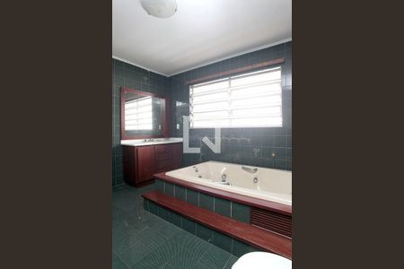 Casa para alugar com 224m², 3 quartos e 3 vagasBanheiro Quarto 1 Suíte