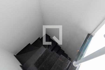 Casa de condomínio à venda com 80m², 2 quartos e 1 vaga Casa de condomínio à venda com 80m², 2 quartos e 1 vagaEscada