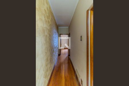 Casa à venda com 533m², 4 quartos e 4 vagasCorredor