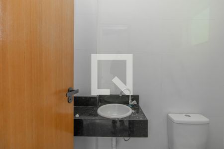 Casa de condomínio à venda com 80m², 2 quartos e 1 vaga Casa de condomínio à venda com 80m², 2 quartos e 1 vagaBanheiro da Área Gourmet