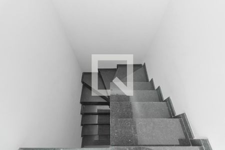 Casa de condomínio à venda com 80m², 2 quartos e 1 vaga Casa de condomínio à venda com 80m², 2 quartos e 1 vagaEscada