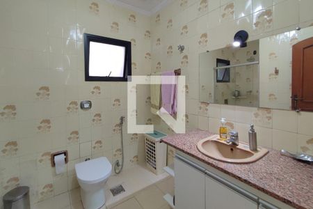 Casa à venda com 340m², 3 quartos e 4 vagasBanheiro Suíte 2