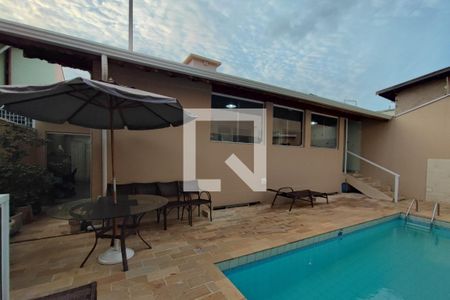Casa à venda com 340m², 3 quartos e 4 vagasQuintal - Piscina