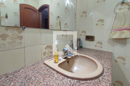 Casa à venda com 340m², 3 quartos e 4 vagasBanheiro Suíte 2