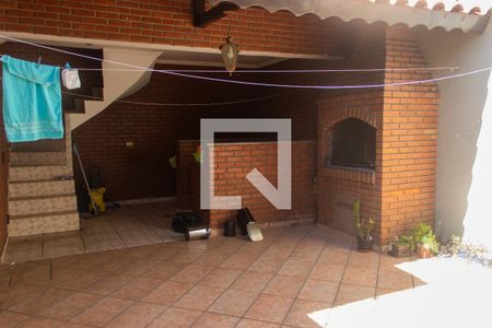 Casa à venda com 220m², 4 quartos e 3 vagas Casa à venda com 220m², 4 quartos e 3 vagasQuintal - churrasqueira