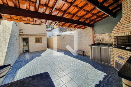 Casa à venda com 185m², 5 quartos e 2 vagas Casa à venda com 185m², 5 quartos e 2 vagasquintal