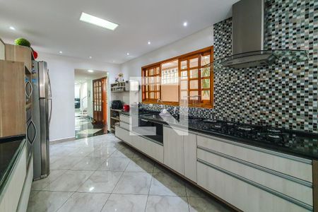 Casa à venda com 185m², 5 quartos e 2 vagas Casa à venda com 185m², 5 quartos e 2 vagascozinha