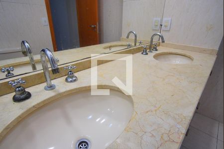 Apartamento à venda com 186m², 4 quartos e 3 vagasBanheiro da Suíte 1