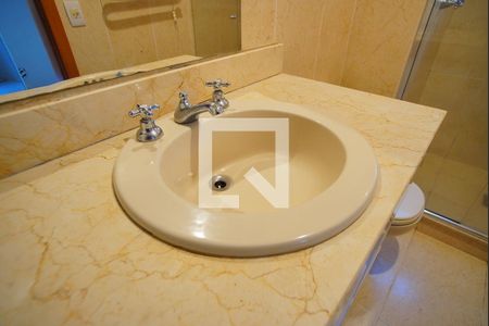 Apartamento à venda com 186m², 4 quartos e 3 vagasBanheiro da Suíte 2