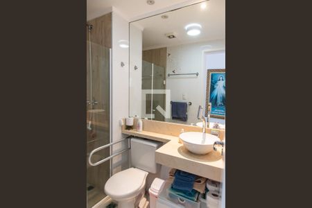 Apartamento à venda com 65m², 2 quartos e 2 vagasBanheiro da suíte