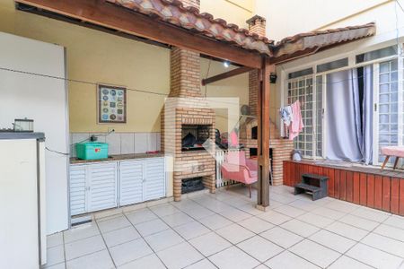 Casa à venda com 300m², 3 quartos e 2 vagas Casa à venda com 300m², 3 quartos e 2 vagasQuintal/Churrasqueira