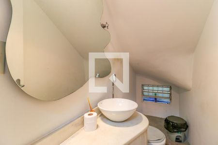 Casa à venda com 300m², 3 quartos e 2 vagas Casa à venda com 300m², 3 quartos e 2 vagasLavabo