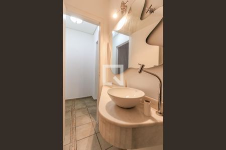 Casa à venda com 300m², 3 quartos e 2 vagas Casa à venda com 300m², 3 quartos e 2 vagasLavabo