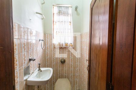 Casa para alugar com 232m², 8 quartos e sem vaga Casa para alugar com 232m², 8 quartos e sem vagaLavabo da Casa de Cima