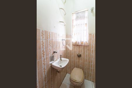 Casa para alugar com 232m², 8 quartos e sem vaga Casa para alugar com 232m², 8 quartos e sem vagaLavabo da Casa de Cima