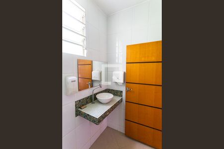 Casa para alugar com 232m², 8 quartos e sem vaga Casa para alugar com 232m², 8 quartos e sem vagaBanheiro Social