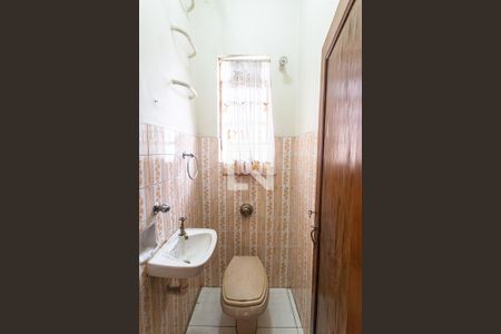 Casa para alugar com 232m², 8 quartos e sem vaga Casa para alugar com 232m², 8 quartos e sem vagaLavabo da Casa de Cima