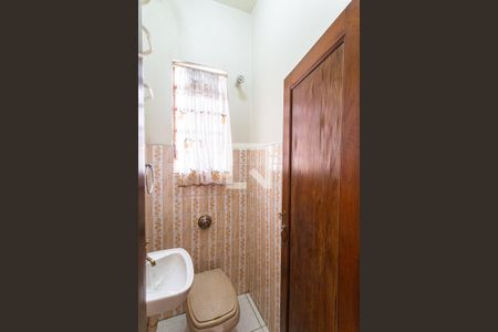 Casa para alugar com 232m², 8 quartos e sem vaga Casa para alugar com 232m², 8 quartos e sem vagaLavabo da Casa de Cima