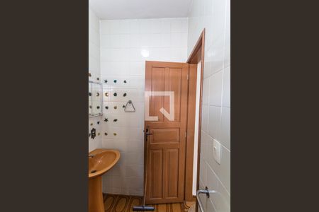 Casa para alugar com 232m², 8 quartos e sem vaga Casa para alugar com 232m², 8 quartos e sem vagaBanheiro Social da Casa de Cima