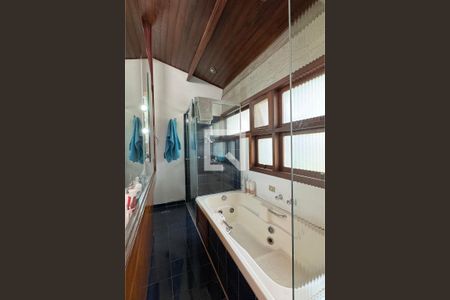 Casa de condomínio à venda com 400m², 5 quartos e 4 vagasBanheiro da Suíte 2