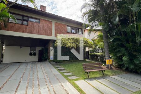 Casa de condomínio à venda com 400m², 5 quartos e 4 vagasFachada