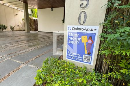 Casa de condomínio à venda com 400m², 5 quartos e 4 vagasFachada